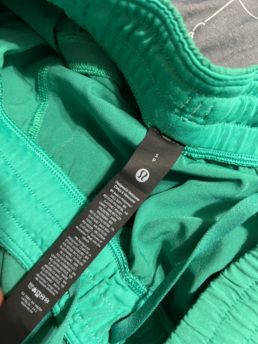 lululemon athletica Women’s Emerald Green Athletic Shorts - Picture 2 of 2